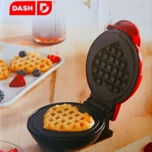 🆕️Dash BRAND NEW HEART MINI WAFFLE MAKER